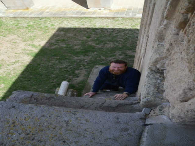 die Treppe ist ganz schön steil und teilweise weggebrochen