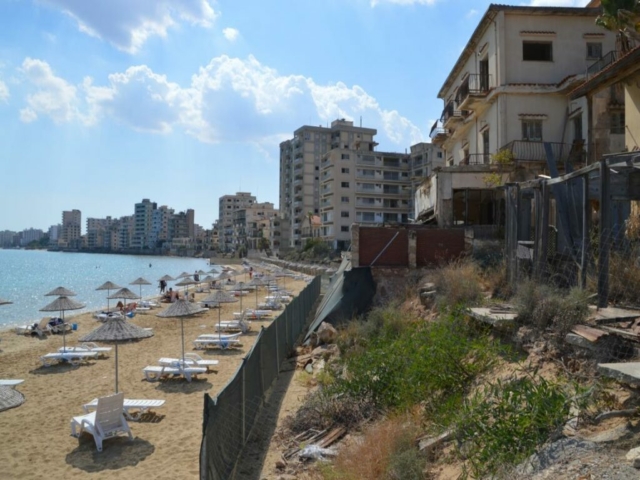 Ein kleiner Teil des Strandes, der wieder geöffnet ist